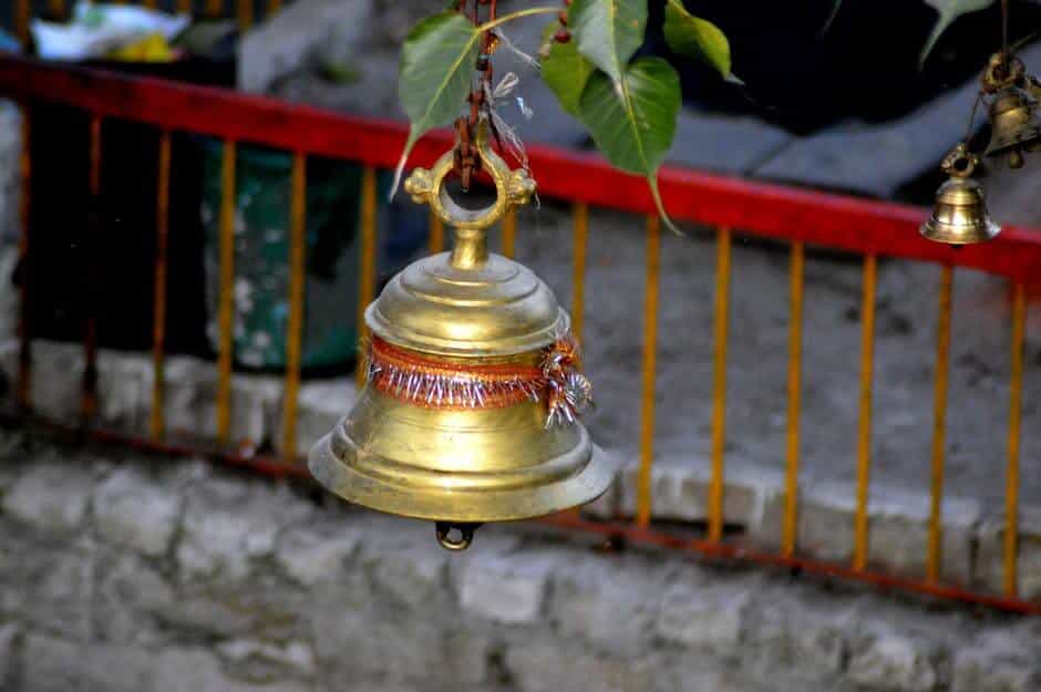 benefit of ringing bell in temple मंदिर में घंटी बजाने के लाभ