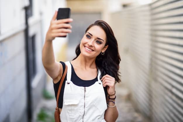 girl selfie poses