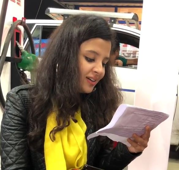 Sakshi Dhoni troll by Dhoni