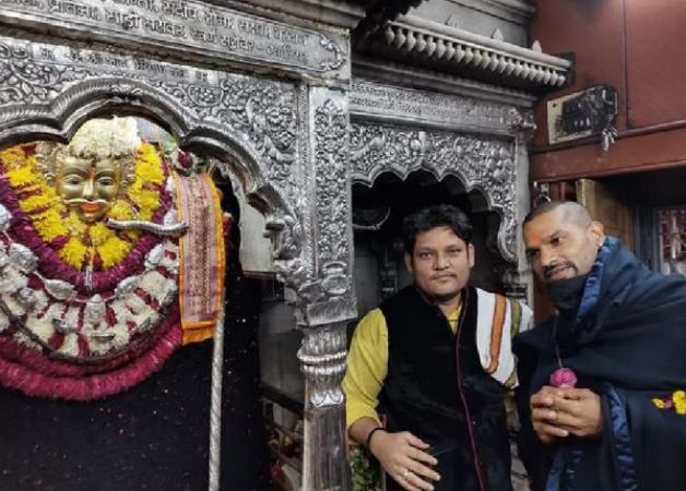 Shikhar Dhawan In Baba Vishwanath