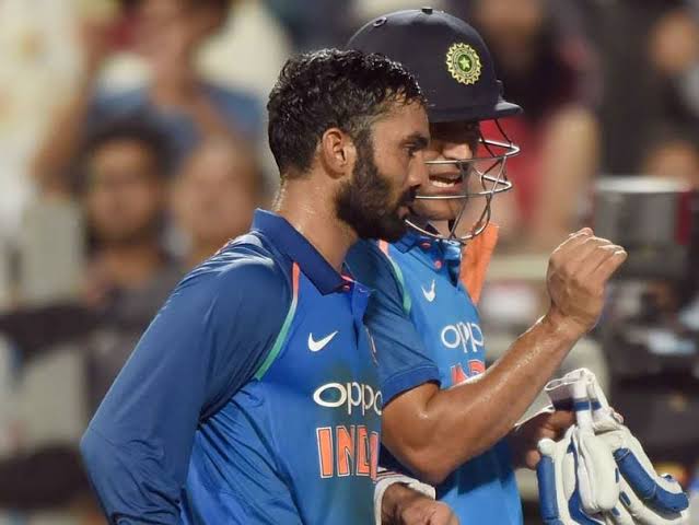 MS Dhoni Dinesh Karthik