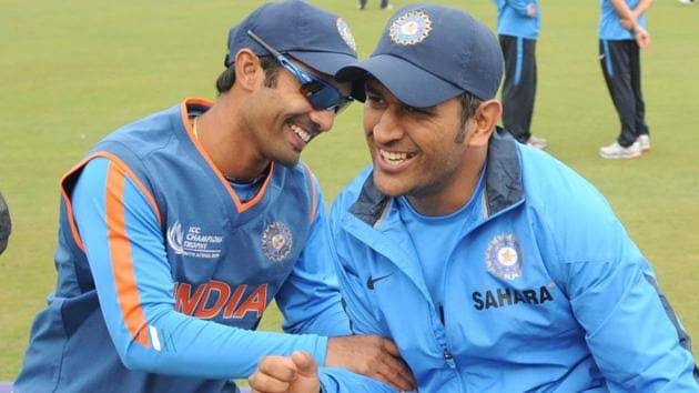 MS Dhoni And Dinesh Karthik
